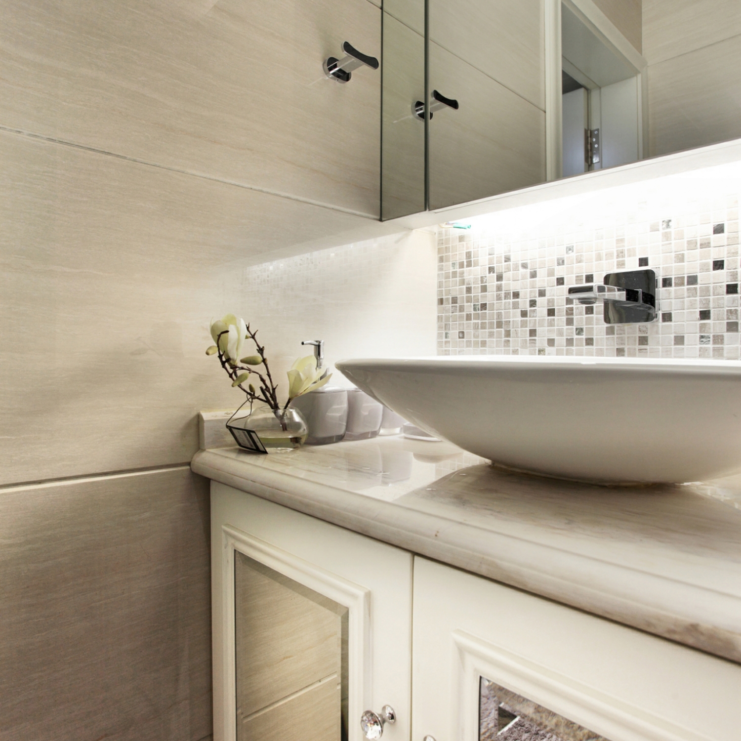 点击大图看下一张：东南亚146平米三居室内装修图片大全