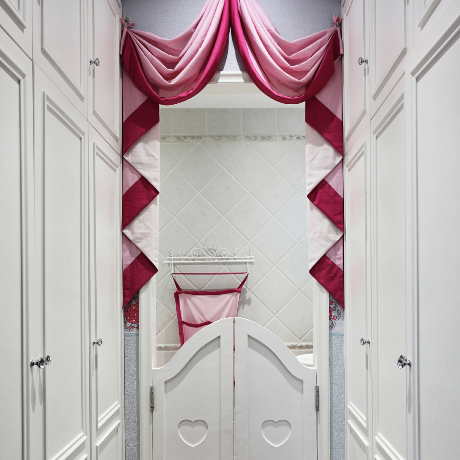 点击大图看下一张：东南亚146平米三居室内装修图片大全