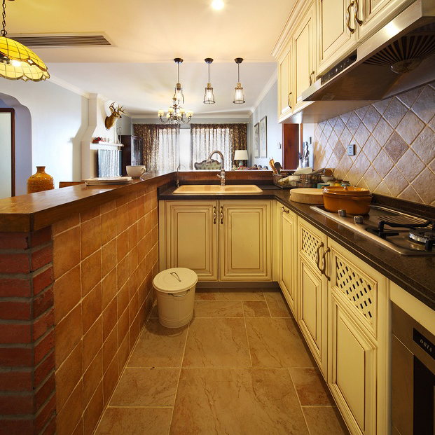 点击大图看下一张：美式田园120平米三室两厅效果图