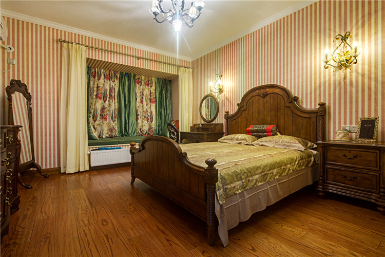 点击大图看下一张：美式乡村复古三居设计图片