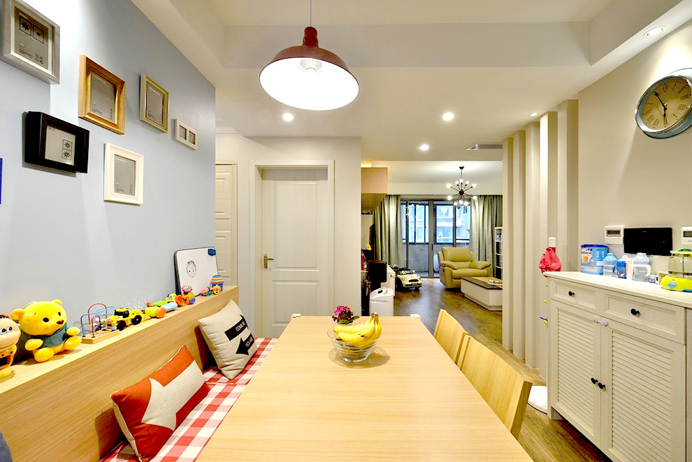 点击大图看下一张：裸色清新简约三居装修效果图