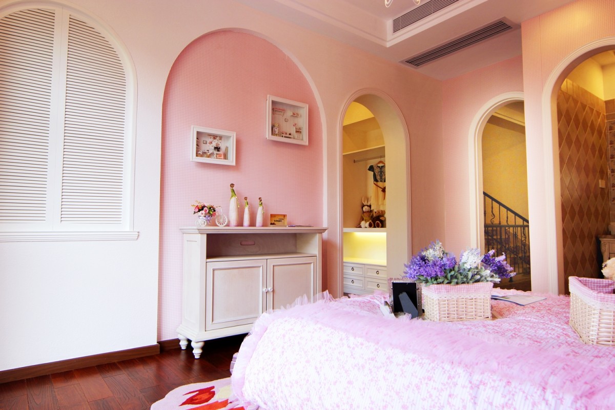 点击大图看下一张：温馨色彩地中海别墅装修案例