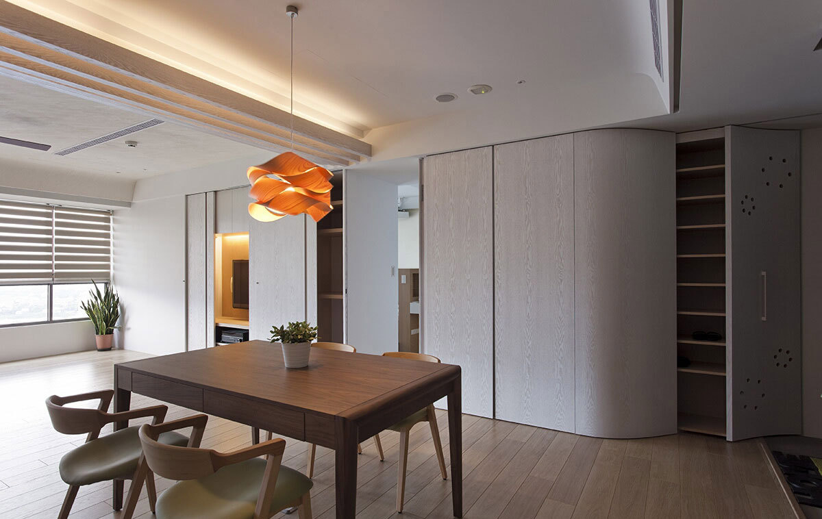 点击大图看下一张：简约风格木质二居装修设计