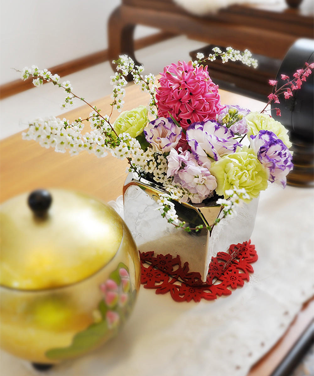 点击大图看下一张：雅致中式四居装饰大全