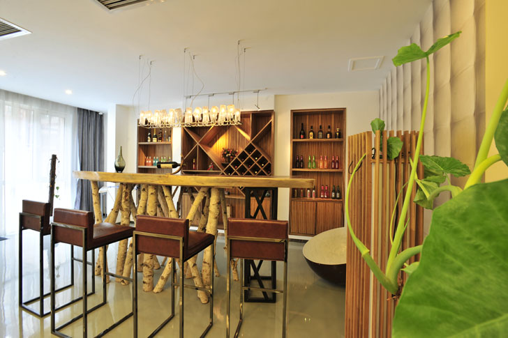 点击大图看下一张：现代简约式装修四居效果图