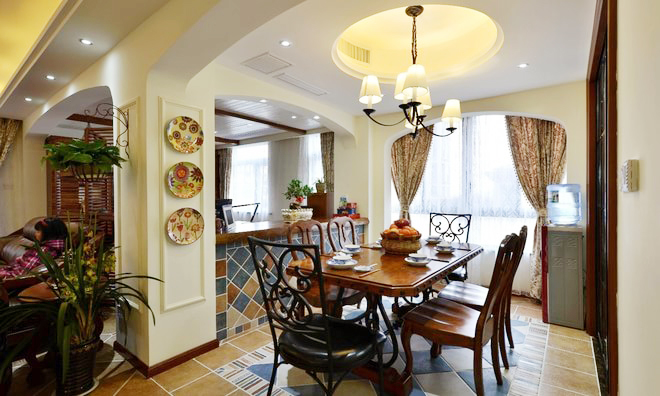 点击大图看下一张：浪漫古典美式风格三居设计