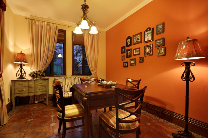 点击大图看下一张：美式风格复式家居室内装修图片