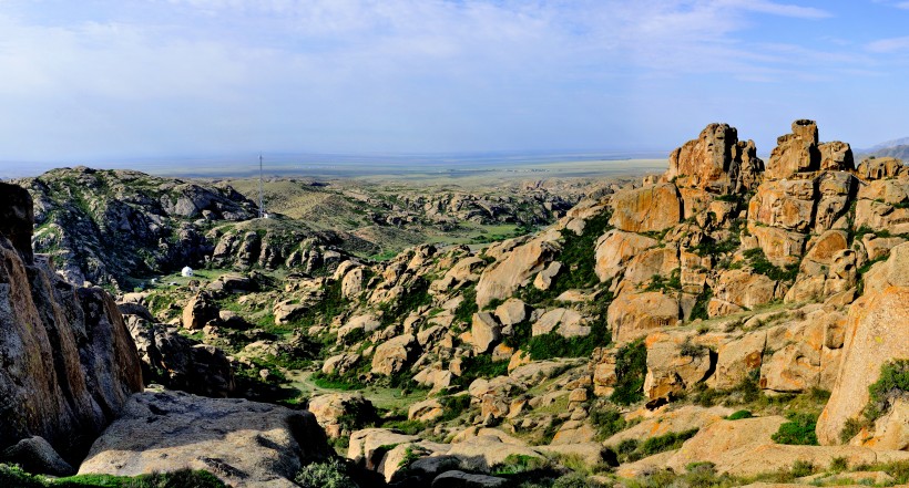 点击大图看下一张：新疆北疆跌宕起伏的山脉自然风景图片