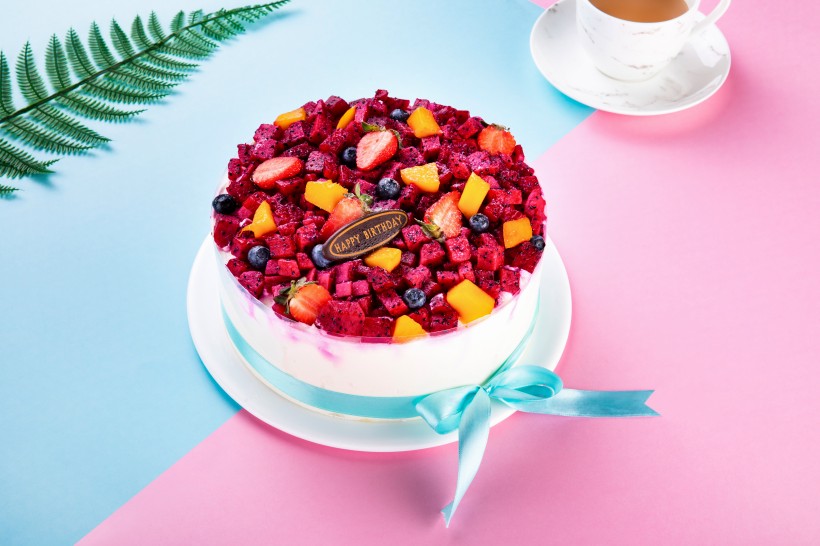 点击大图看下一张：火龙果奶油蛋糕图片