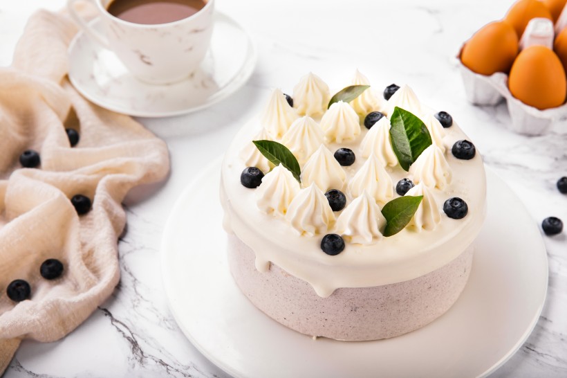 点击大图看下一张：可口香甜的奶油蛋糕图片
