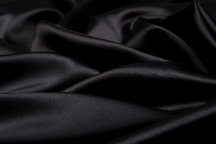 点击大图看下一张：黑色丝绸背景图片