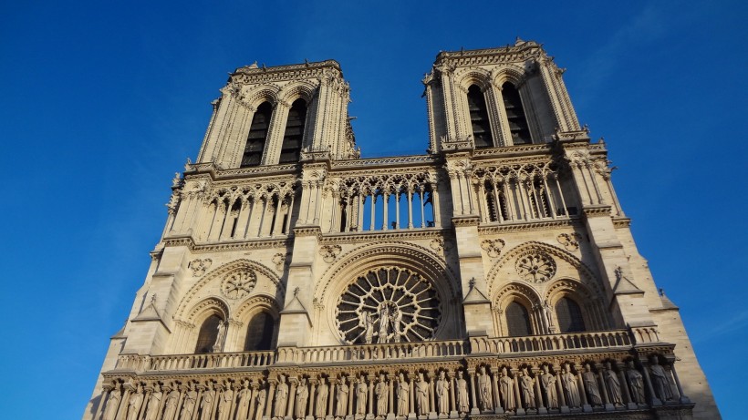 点击大图看下一张：法国巴黎圣母院图片