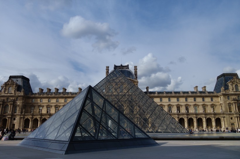 点击大图看下一张：巴黎罗浮宫图片