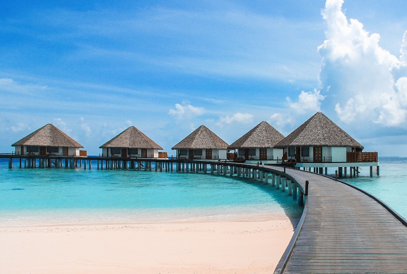 点击大图看下一张：美丽的马尔代夫海边风景图片