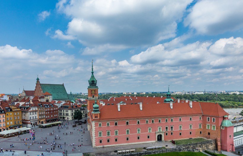 点击大图看下一张：波兰首都华沙城市风景图片