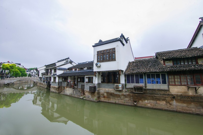 点击大图看下一张：江南古镇建筑图片