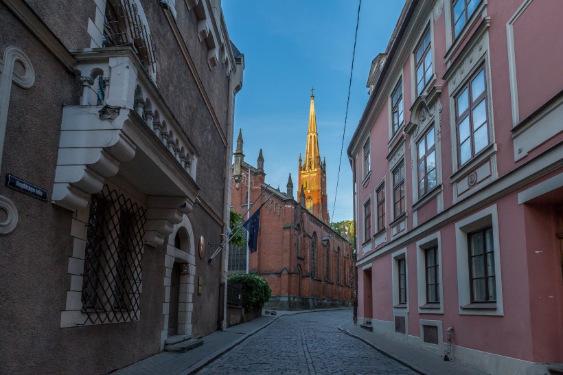 点击大图看下一张：北欧拉脱维亚首都老城里加建筑风景图片