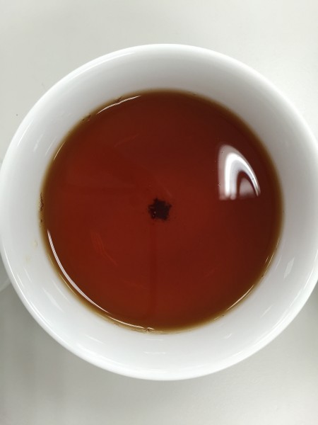 点击大图看下一张：一杯浓香的茶图片
