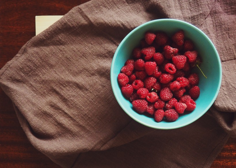 点击大图看下一张：酸甜可口的红莓图片