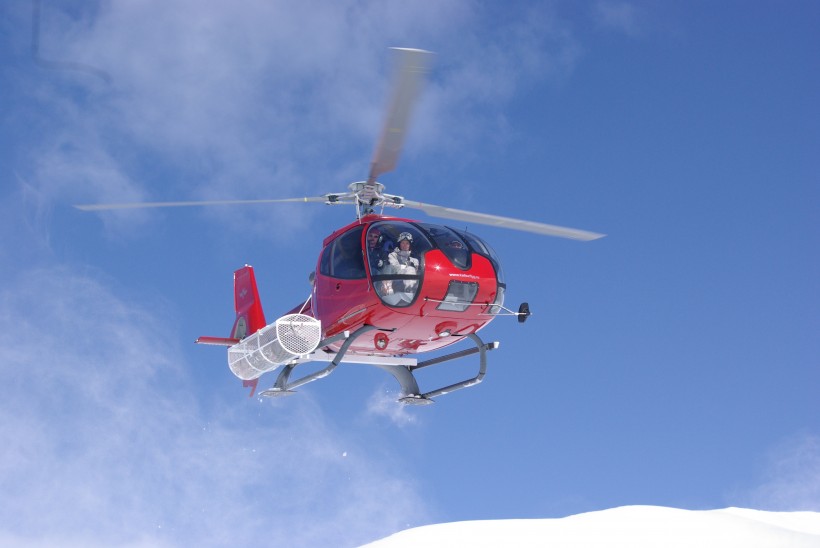 点击大图看下一张：炫酷的直升机图片