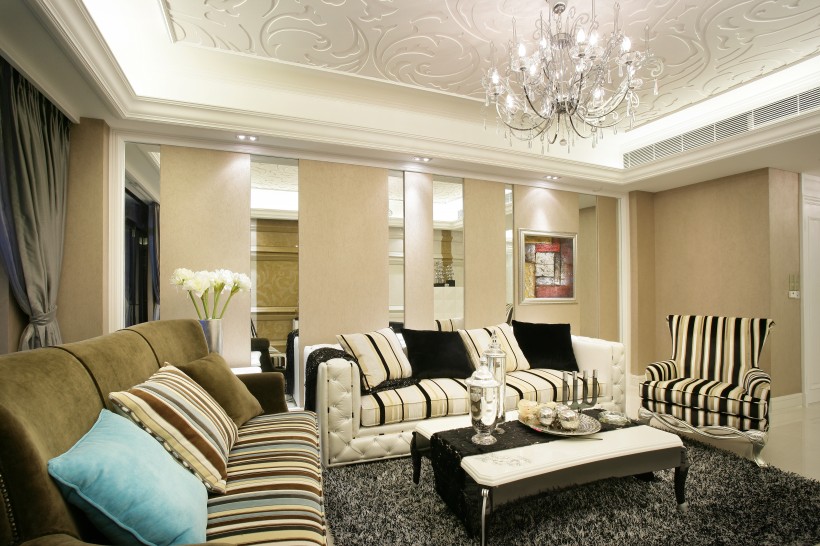 点击大图看下一张：客厅舒适的沙发图片