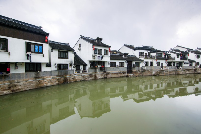 点击大图看下一张：江南古镇建筑图片