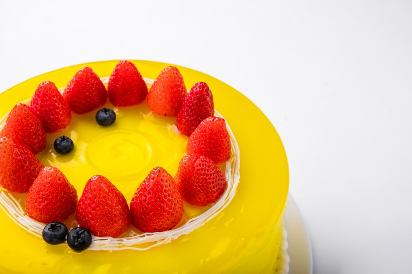 点击大图看下一张：奶油草莓水果蛋糕图片