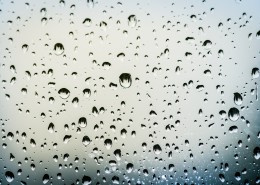 窗外的雨滴图片_14张