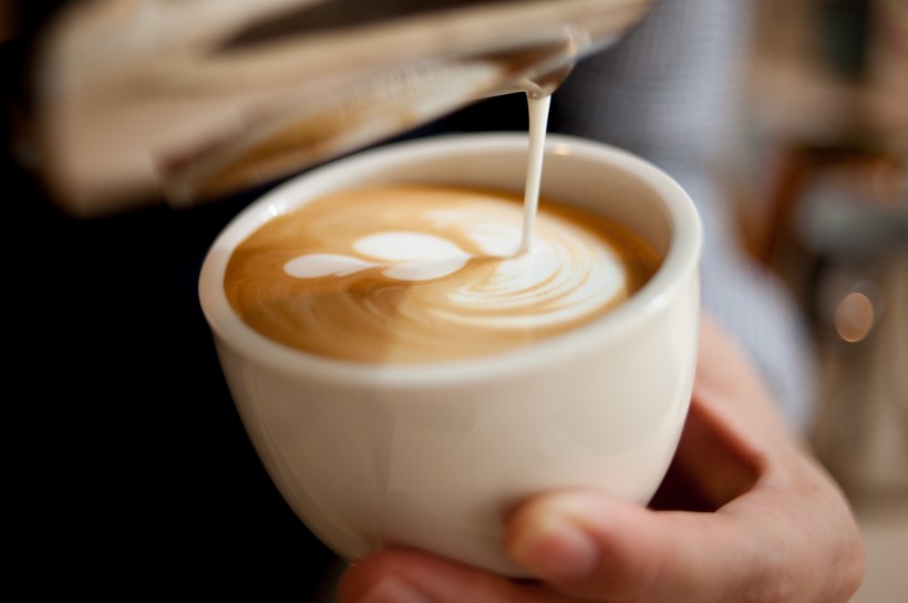 点击大图看下一张：优美的咖啡拉花图片
