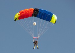 有挑战性的滑翔伞运动图片_14张