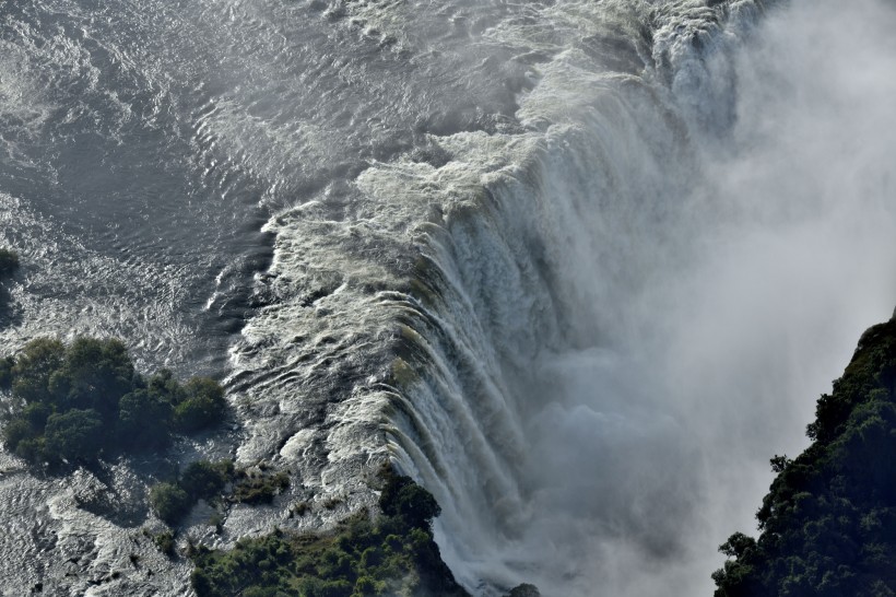 点击大图看下一张：津巴布韦维多利亚瀑布风景图片