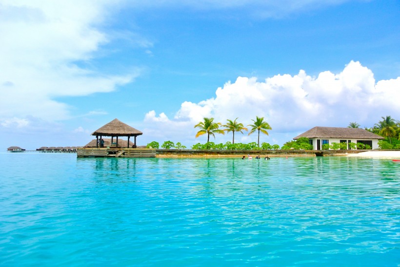 点击大图看下一张：美丽的马尔代夫海边风景图片