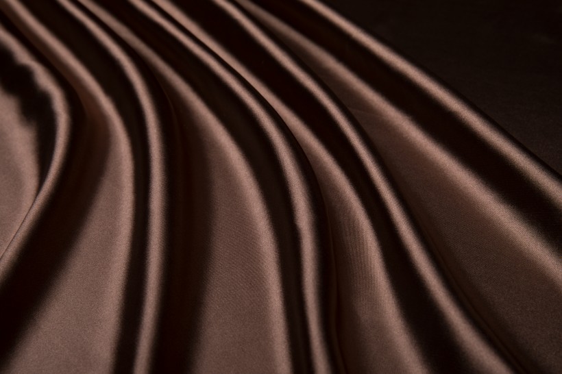 点击大图看下一张：咖啡色丝绸背景图片