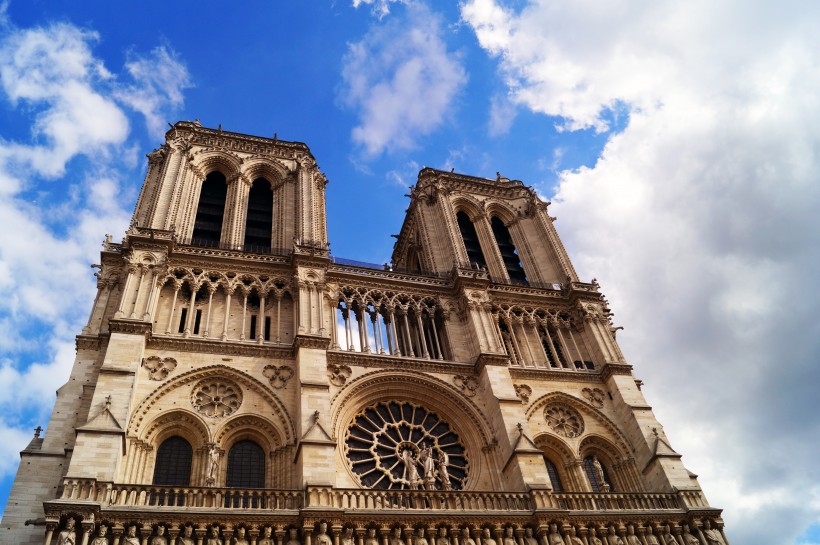 点击大图看下一张：法国巴黎圣母院图片