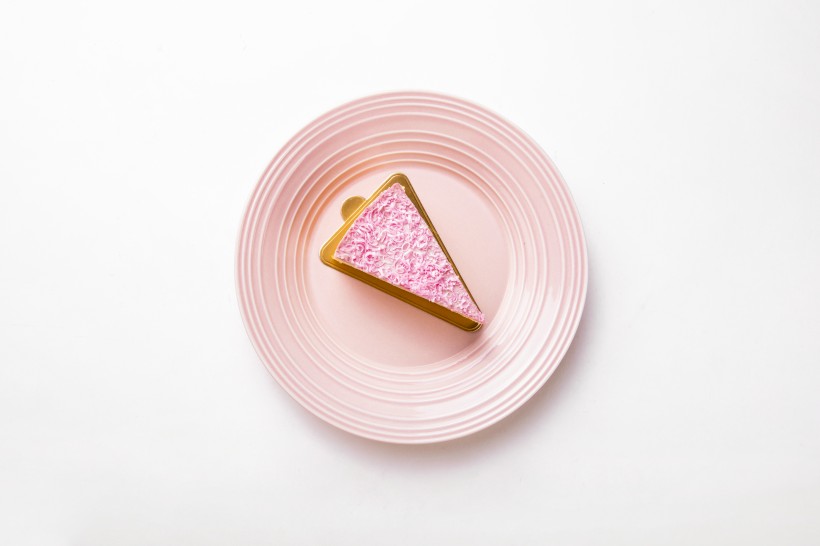 点击大图看下一张：切块的慕斯蛋糕图片