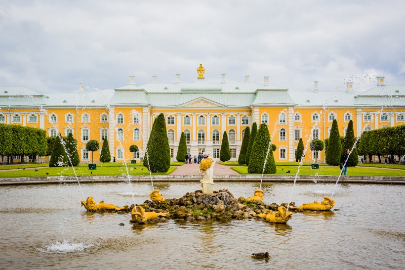 点击大图看下一张：俄罗斯圣彼得堡夏宫建筑风景图片