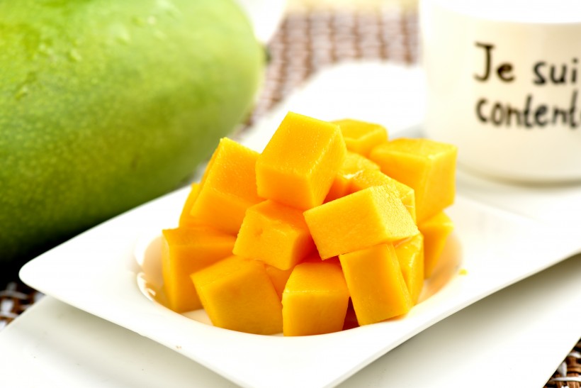 点击大图看下一张：新鲜好吃的芒果图片