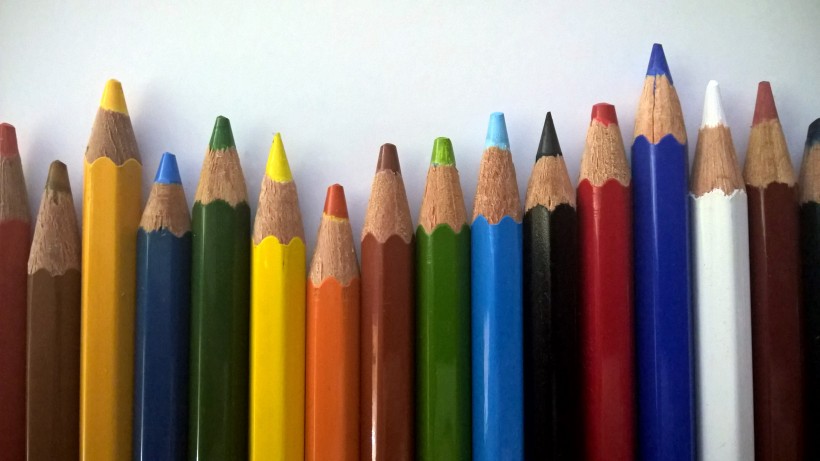 点击大图看下一张：一大把彩色铅笔图片