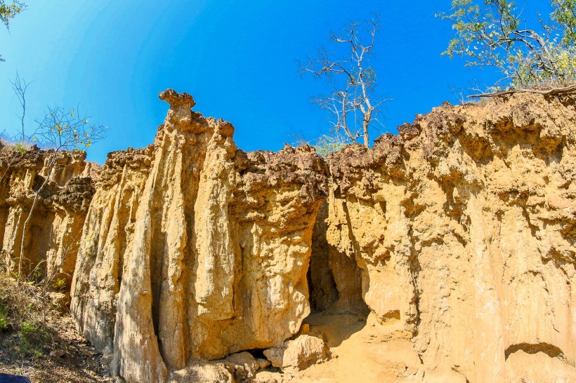 点击大图看下一张：泰国峡谷遗址图片