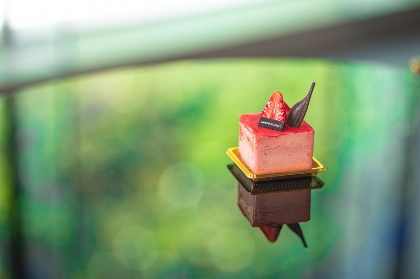 点击大图看下一张：美味好吃的草莓蛋糕图片