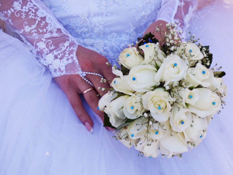 点击大图看下一张：新娘手中的鲜花图片