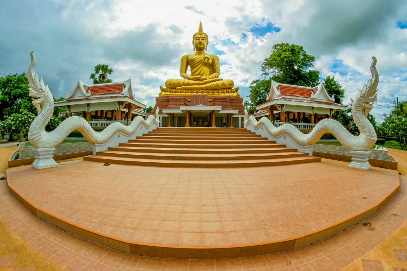 点击大图看下一张：泰国寺庙图片