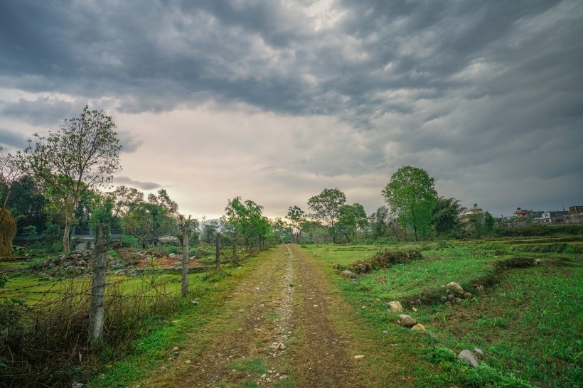 点击大图看下一张：印度尼泊尔博卡拉乡村田野风景图片