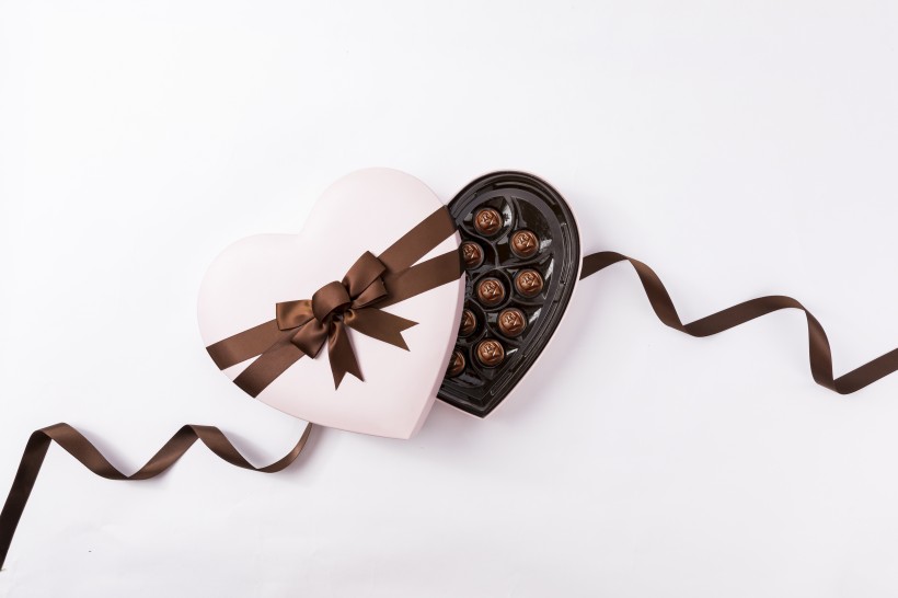 点击大图看下一张：情人节巧克力礼盒图片