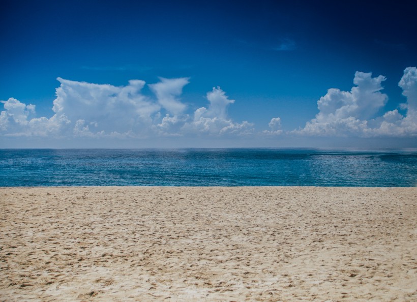 点击大图看下一张：风景优美的海滩图片