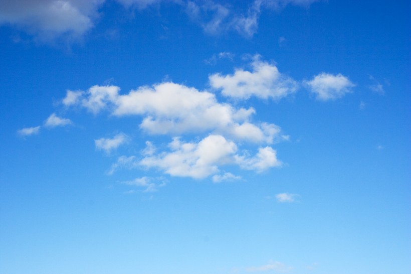 点击大图看下一张：蓝天白云自然风景图片