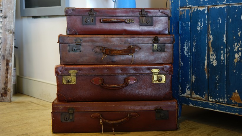 点击大图看下一张：老式的行李箱图片