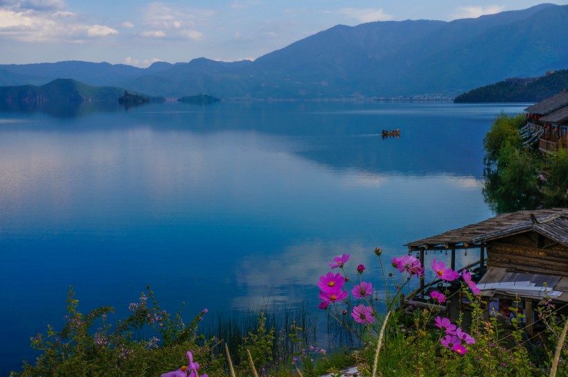点击大图看下一张：云南丽江泸沽湖图片