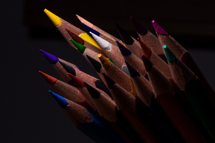 点击大图看下一张：颜色多种多样的彩色铅笔图片