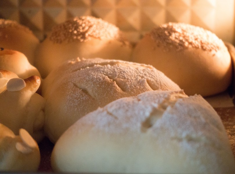 点击大图看下一张：健康美味的手工面包图片